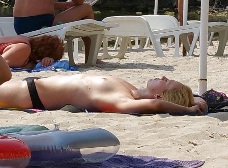 25P Bulgarian Beach Girls from Black Sea - V