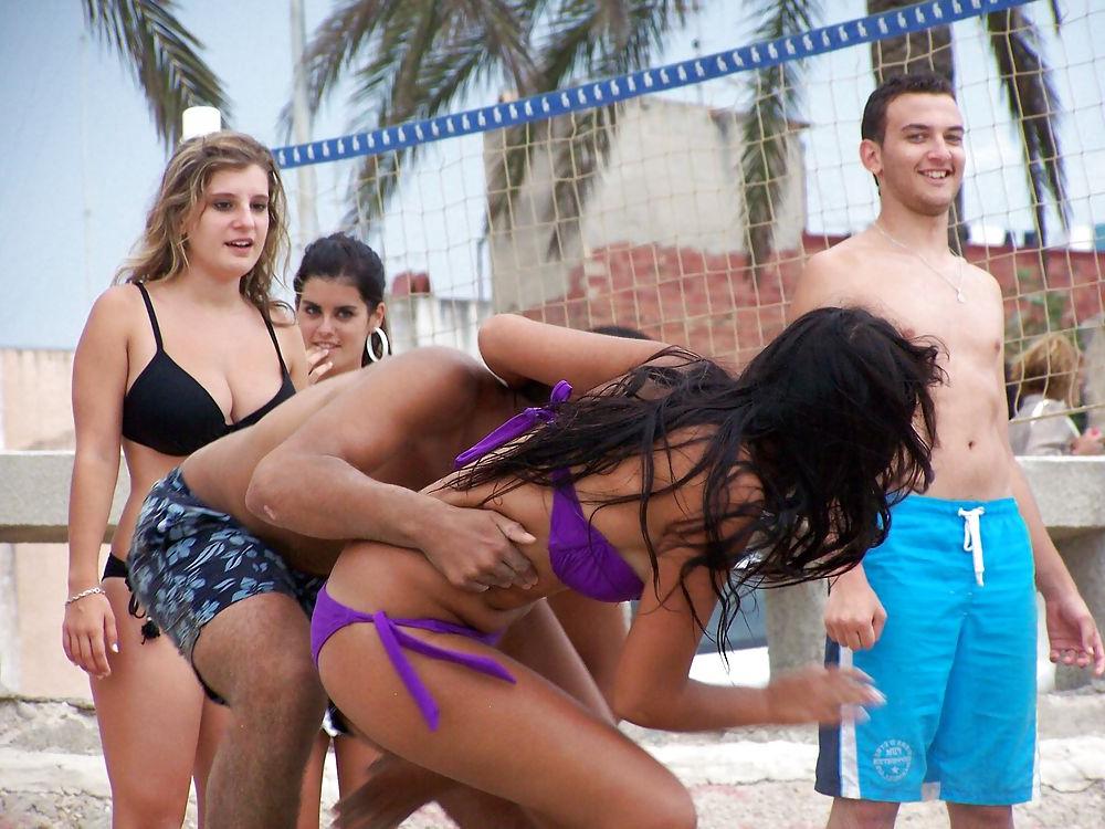 25P Playng on the beach