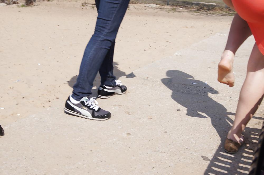 6P Candid Sandy Beach Feet Soles