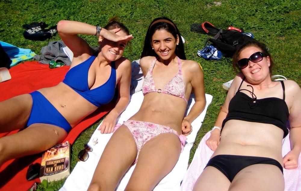 15P 704 - beach voyeur public nudity flashing bikini girls