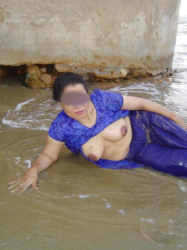 18P Wife Beach Fun