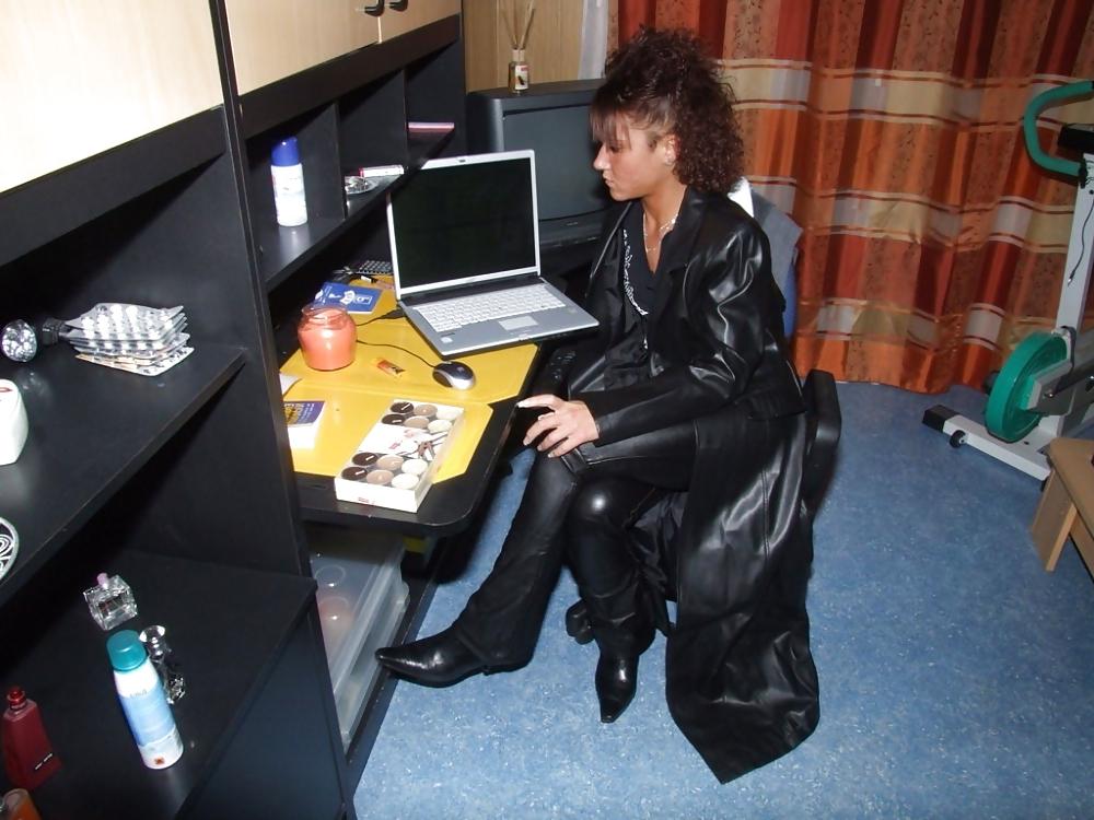 25P Leather Girls