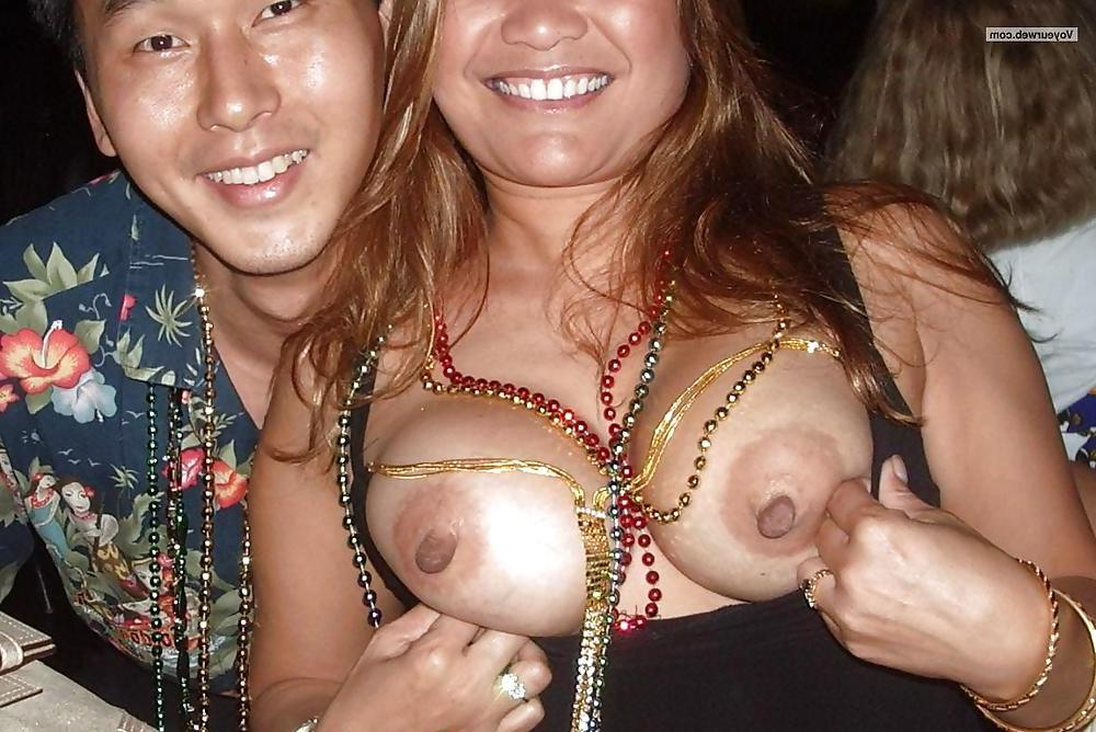 17P Mardi Gras Flashing