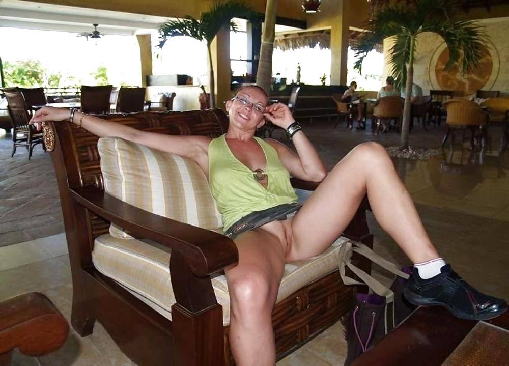 25P Upskirt Voyeur