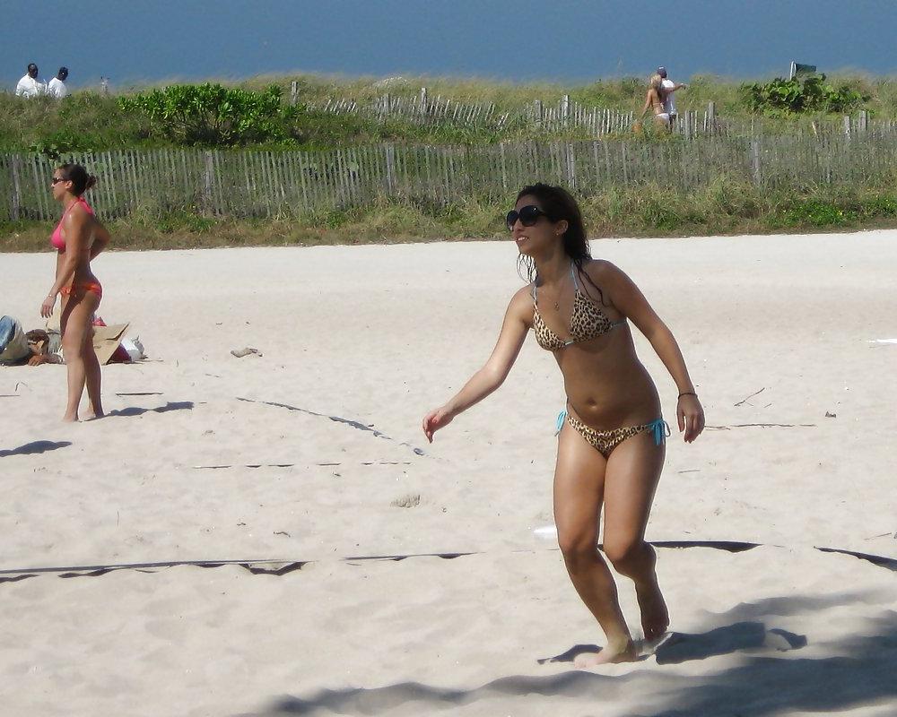25P Beach vollyball girls.