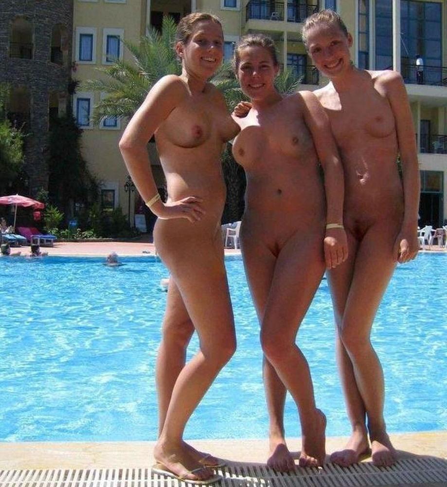 25P Multiple Young Ladies 008