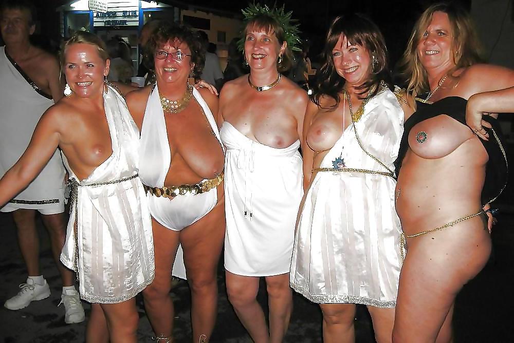 25P GIRLS TOGETHER: FULL-BODIED, TEENS, MILFS & MATURES