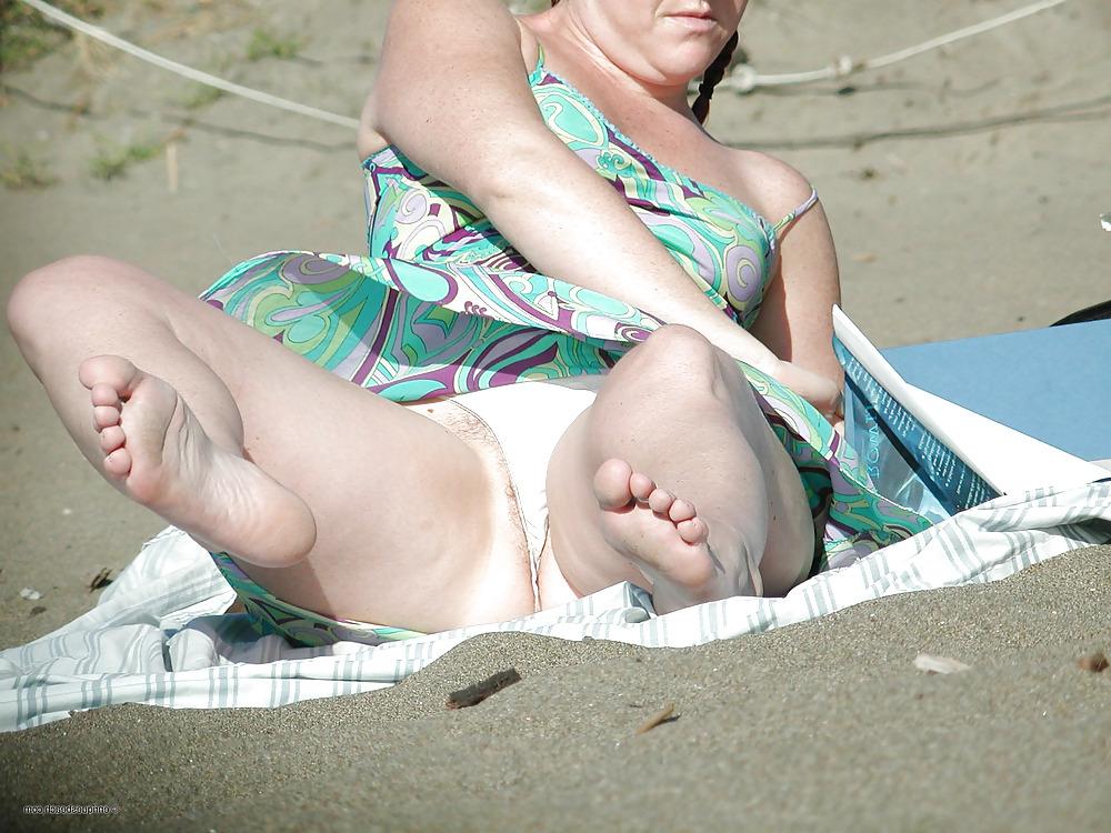 22P Beach Pube Flash