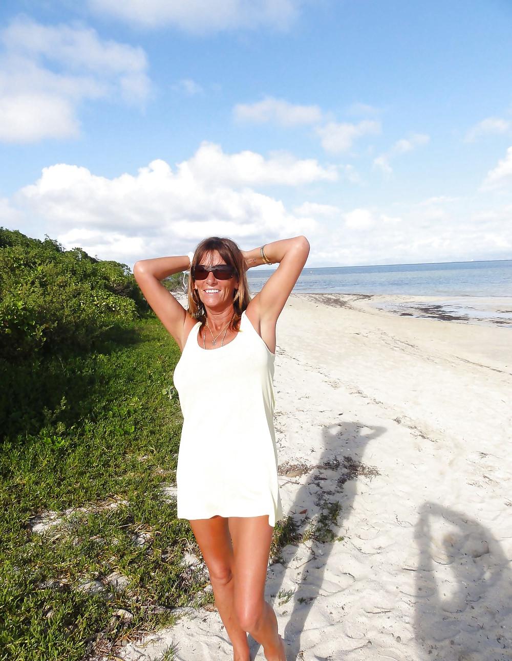 6P Random MILF at the Beach (Her name was Liz)