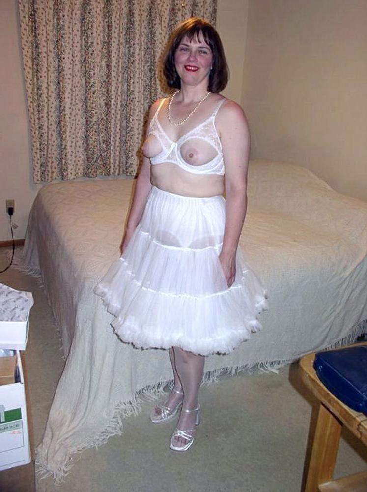 25P Pam's Nice Nylons and Hairy FuckHoles