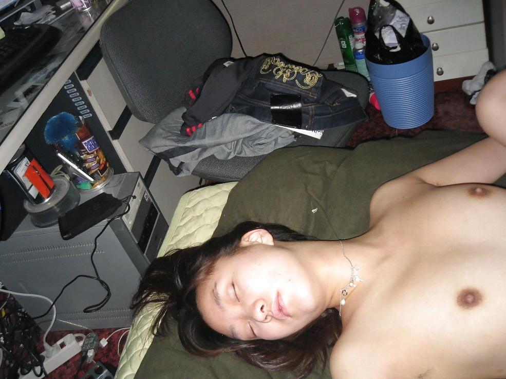 16P Chinese milf visits college dorm