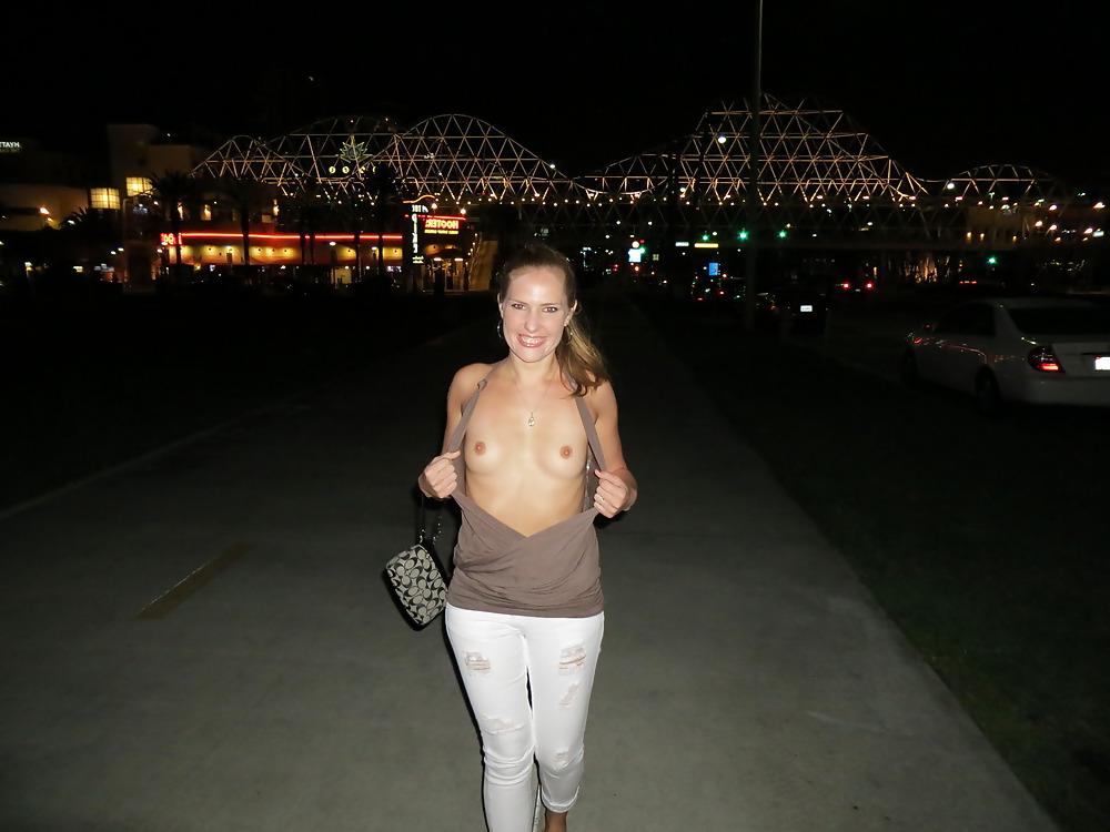 25P Few exhib flashing pics!