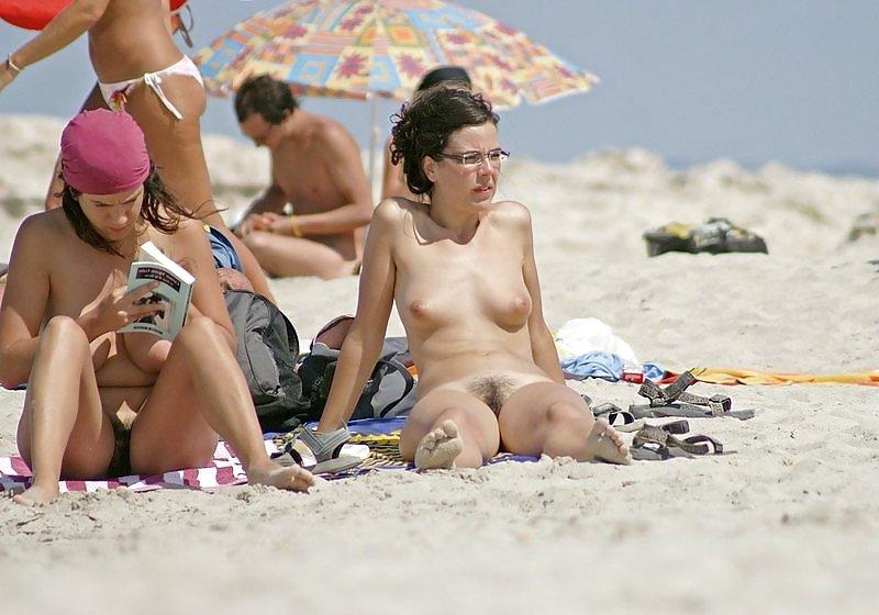 25P Mega Mix Hot Beach Amateurs III