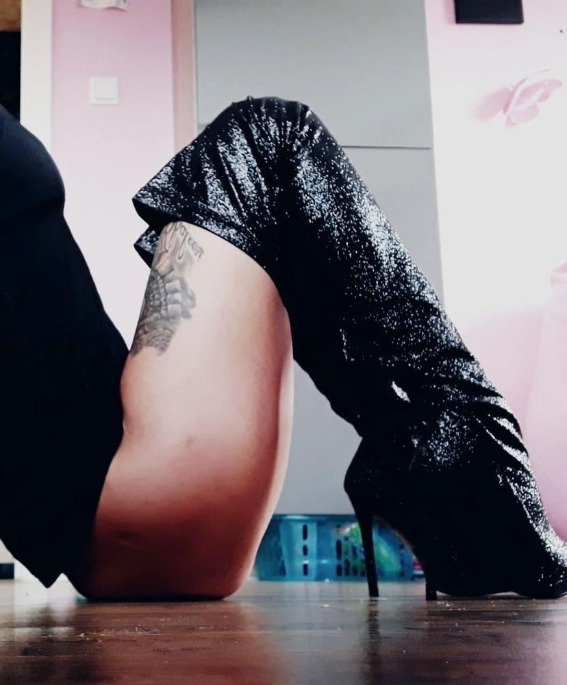 17P SEXY LEGS