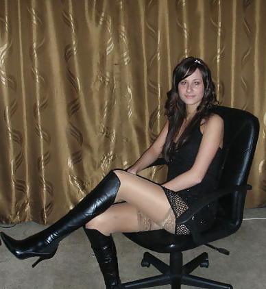 25P Nylon - upskirt - leg 32
