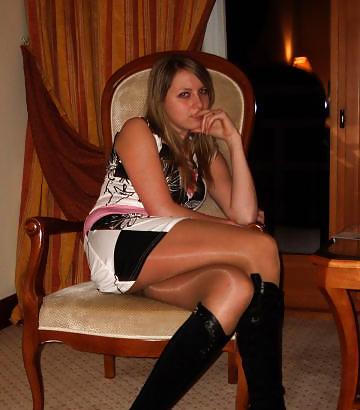 25P Nylon - upskirt - leg 32