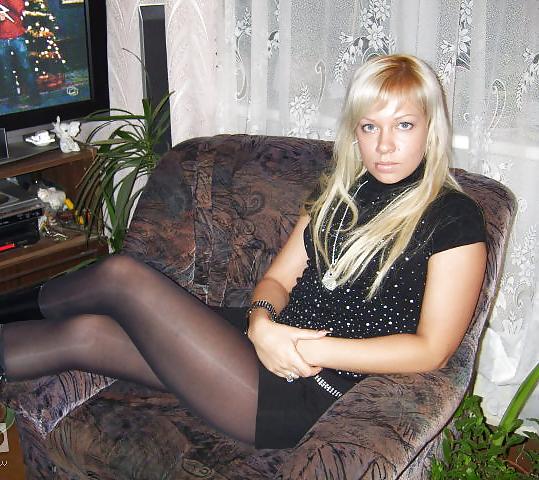 25P Nylon - upskirt - leg 32
