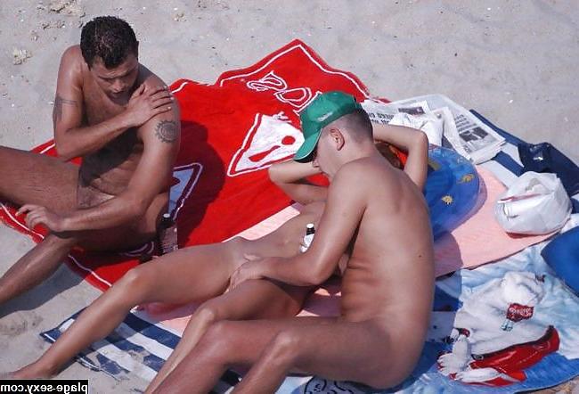 25P Voyeur beach