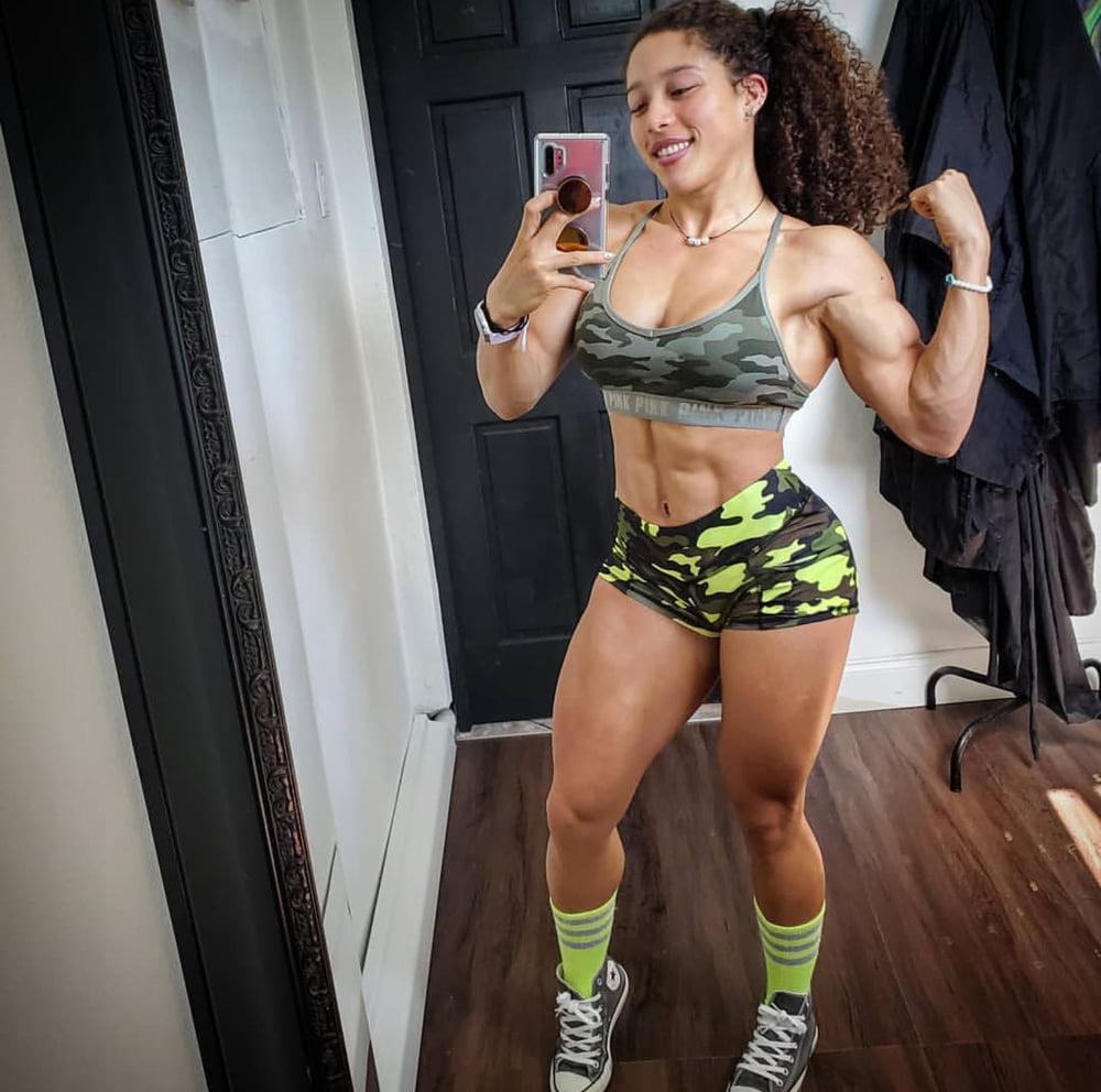 16P In The Gym: Workout Chick &amp; Fitness Babes 80