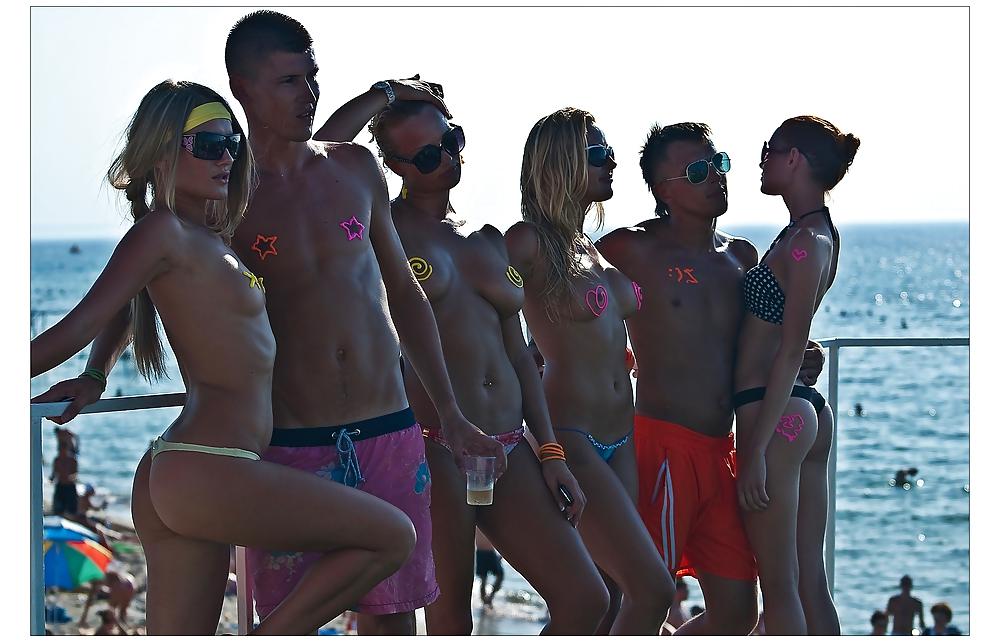 25P Hot Tits at the Beach 