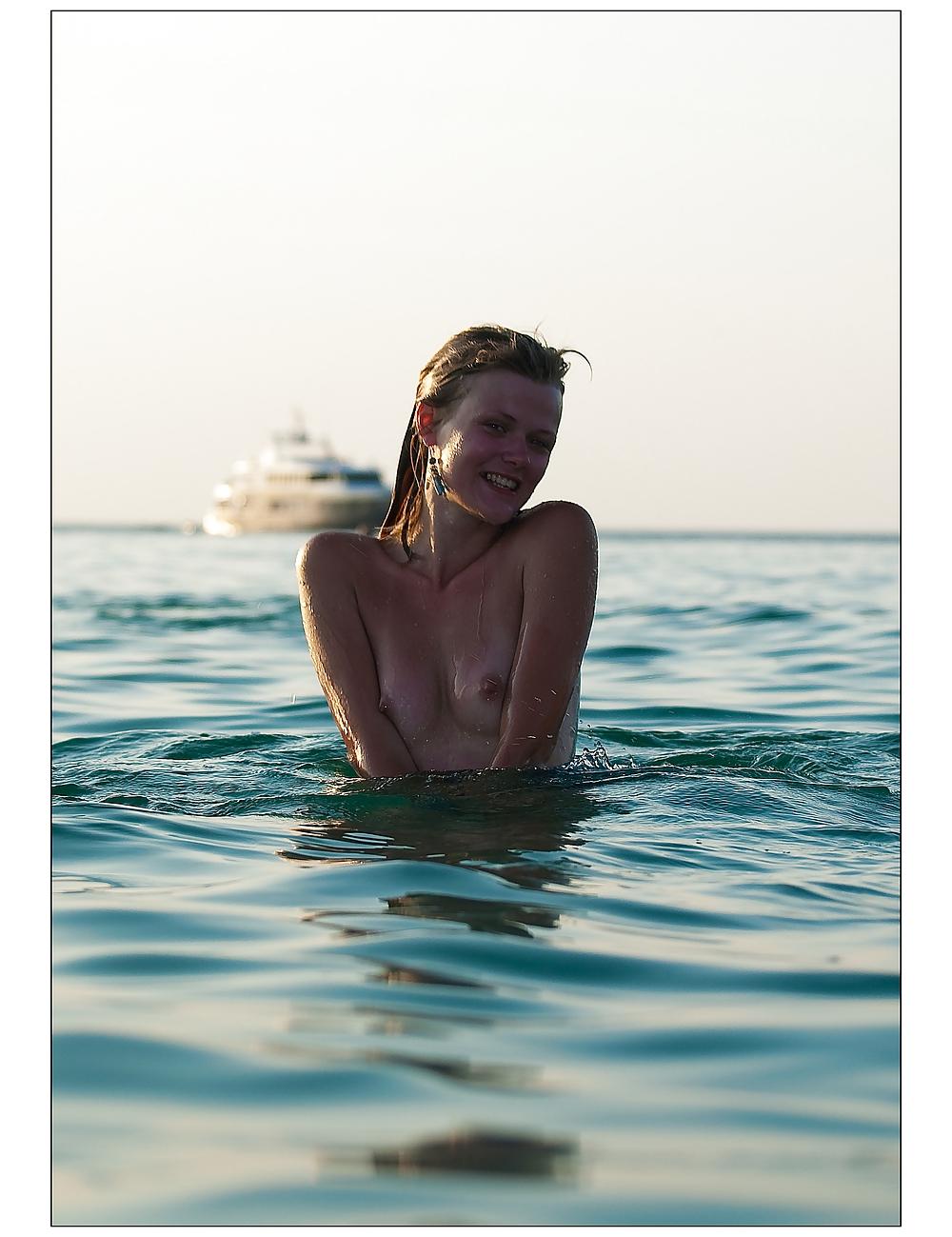 25P Hot Tits at the Beach 