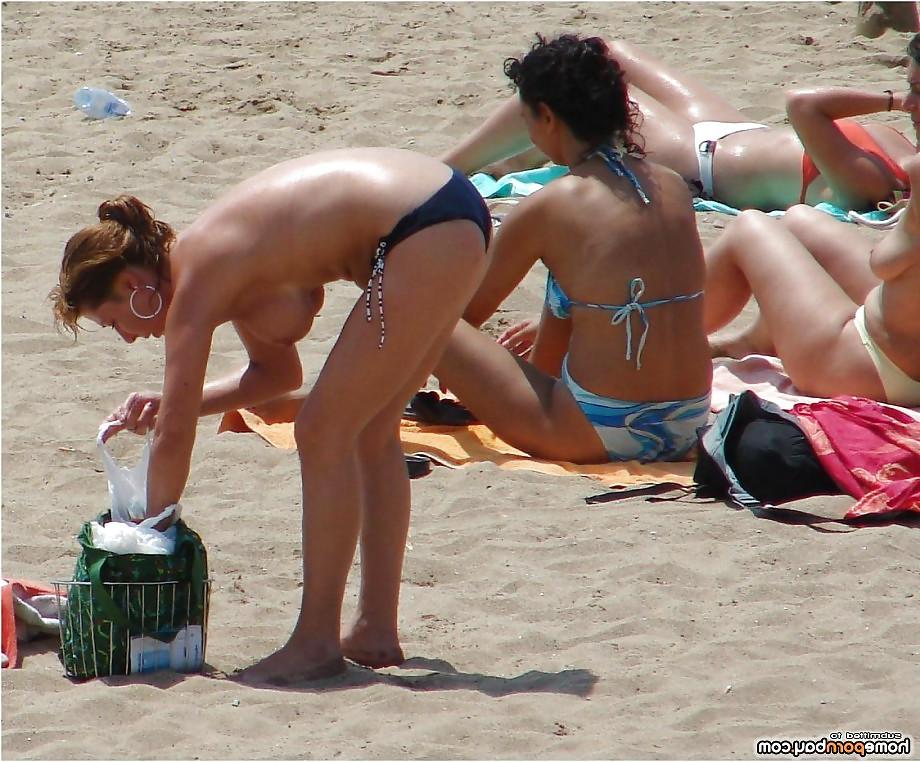 25P Gorgeous amateur beach girl