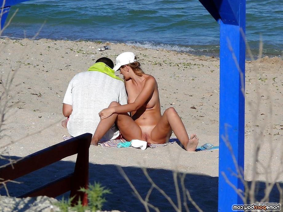 25P Gorgeous amateur beach girl