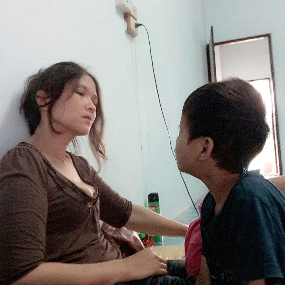 22P Thai Single Mom 42 years old