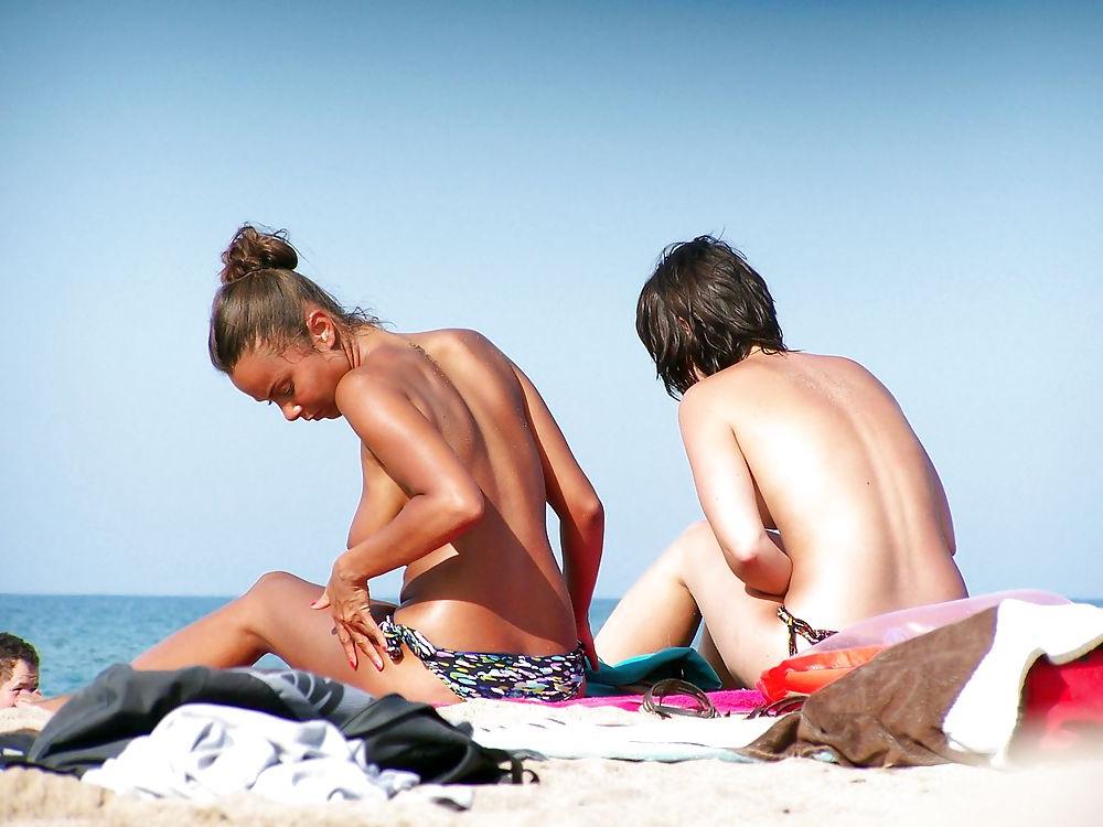 9P Teens on the beach