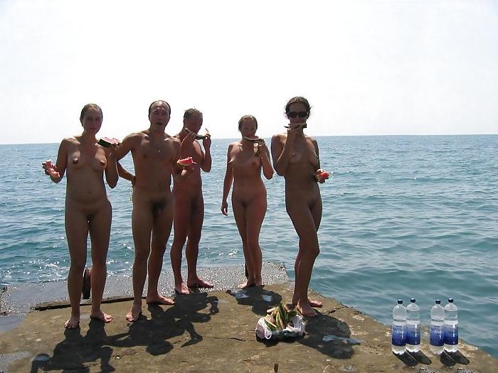 25P People being people nude on the beach