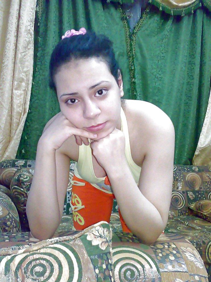18P Wet arab woman