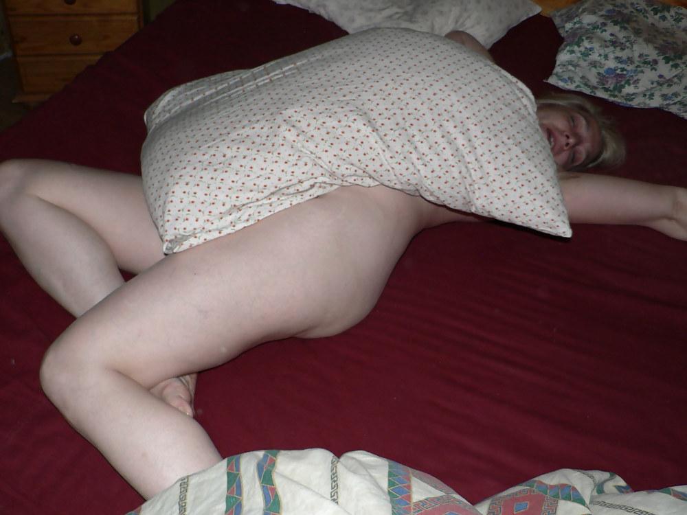 22P Wifes hairy pussy