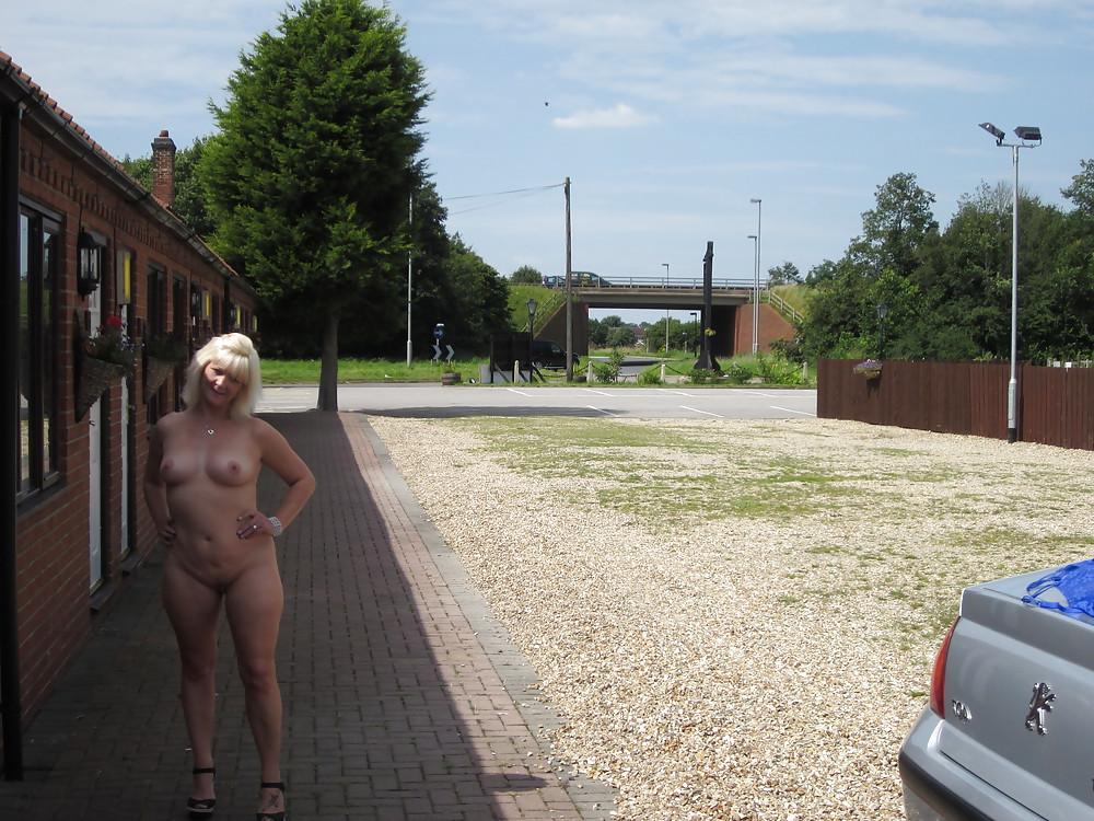 25P Lincs milf flashing again
