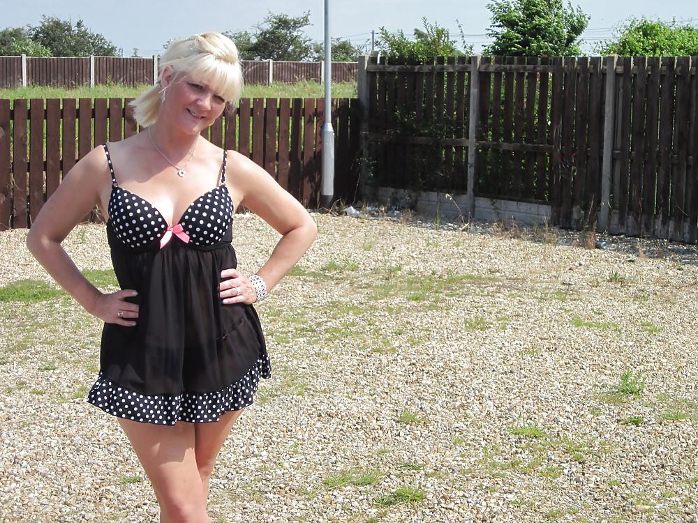 25P Lincs milf flashing again