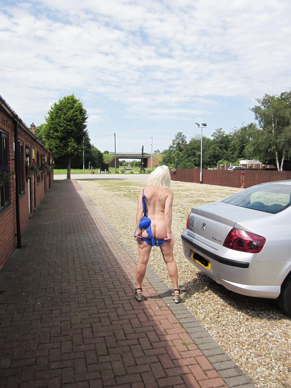 25P Lincs milf flashing again