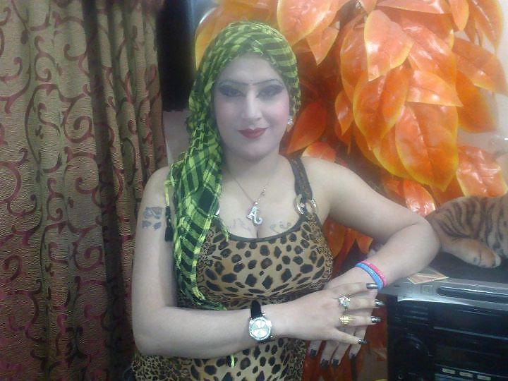 7P Arab woman