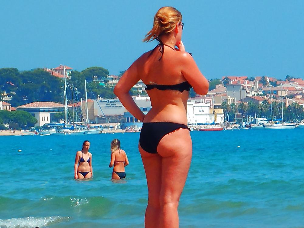 21P Voyeur Beach Candid