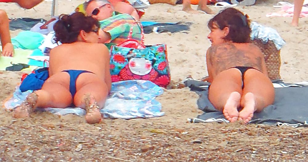 21P Voyeur Beach Candid