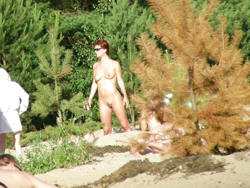 25P Nude Beach Redheads