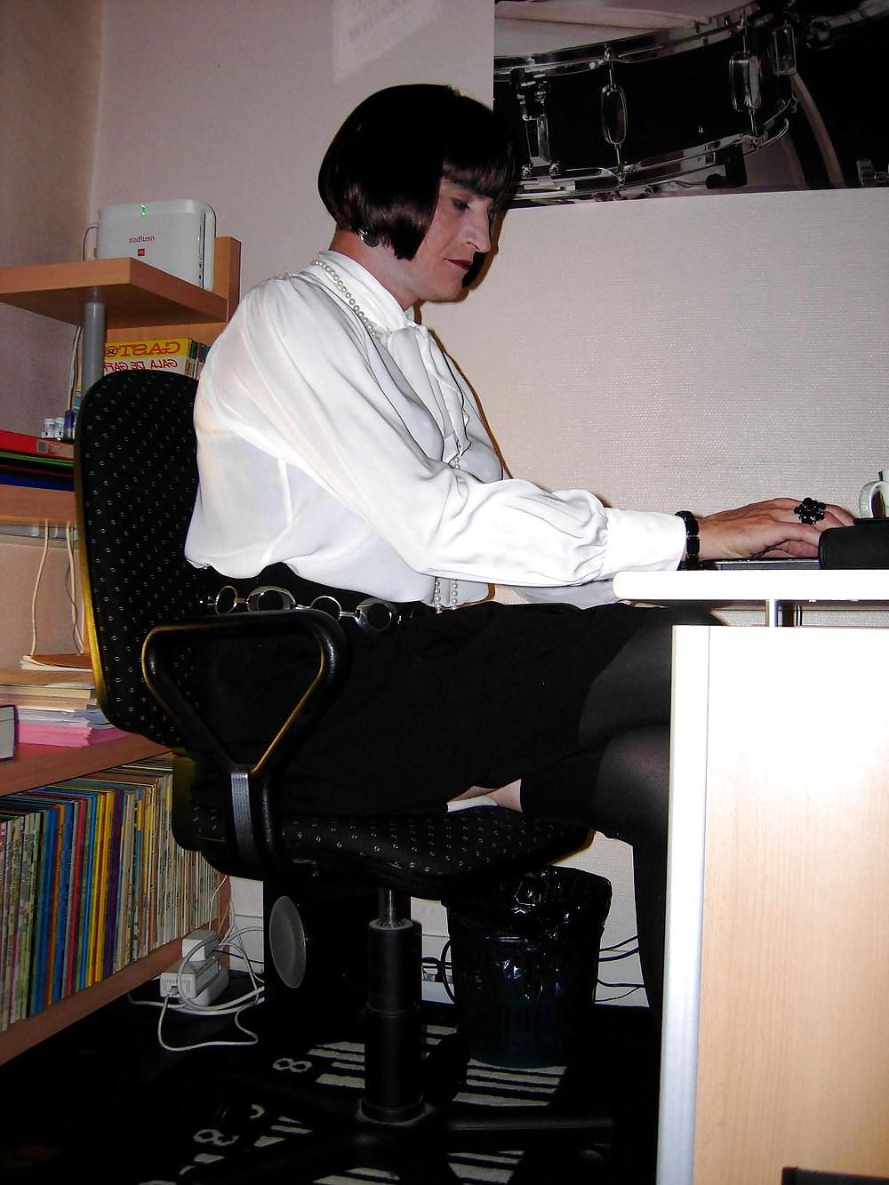 11P SECRETARY