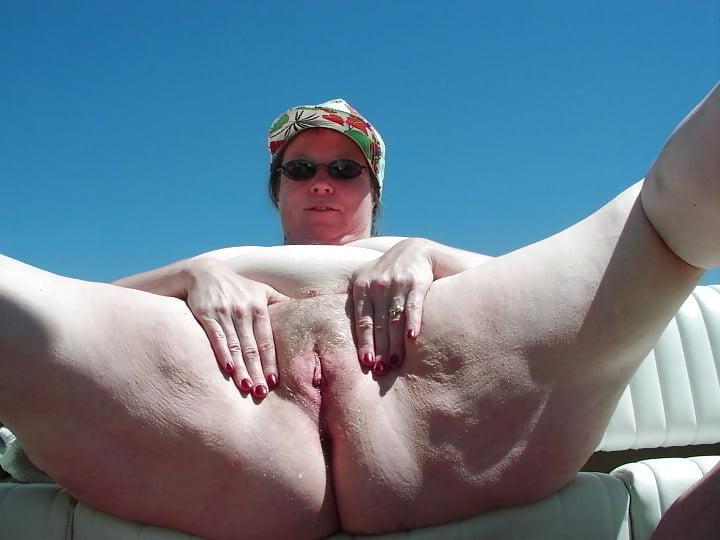 25P SLUTS SPREADING THEIR LEGS 83