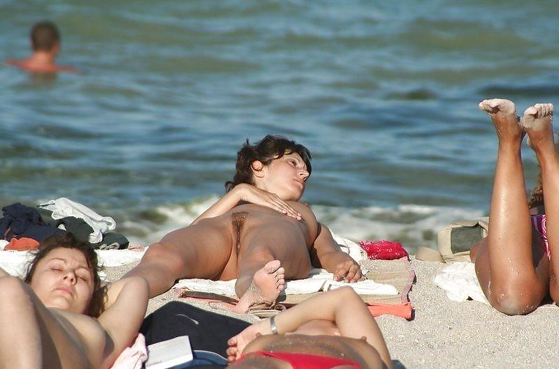 25P Nude Beach Fun