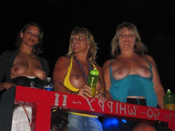 25P FLASHING THEIR TITS 5