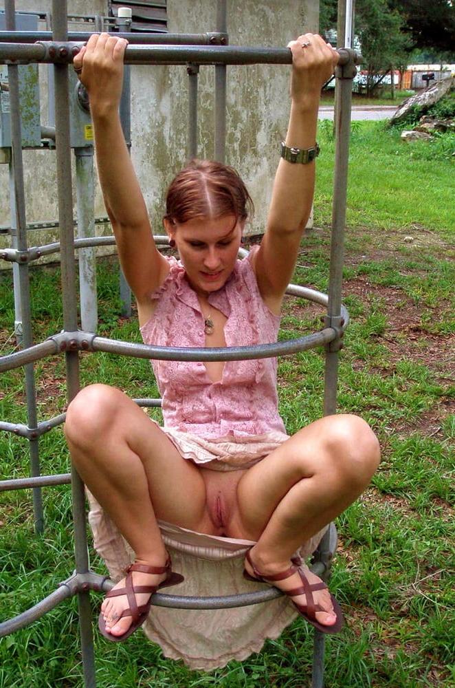 25P SLUTS SPREADING THEIR LEGS 78