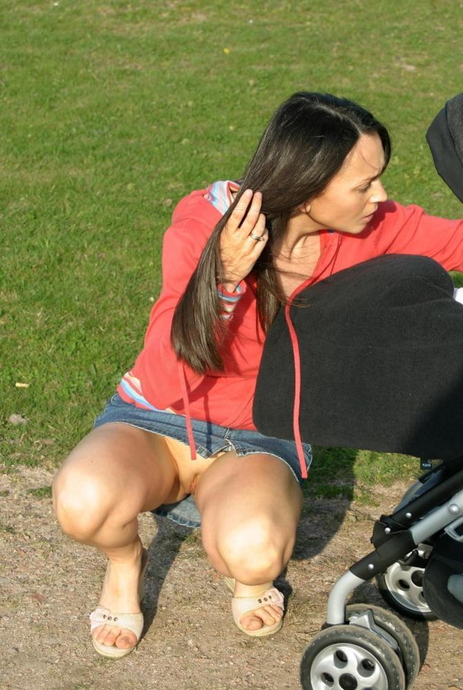 25P SLUTS SPREADING THEIR LEGS 78