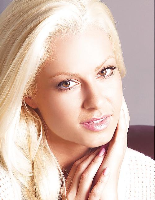 25P Wrestling hotties