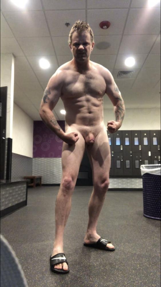 11P Gym flex pics