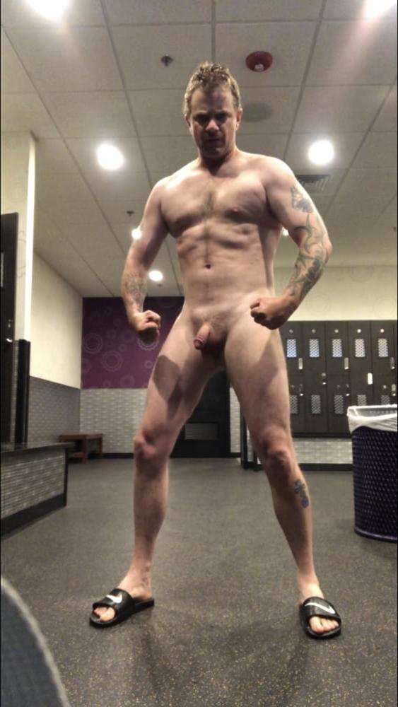 11P Gym flex pics