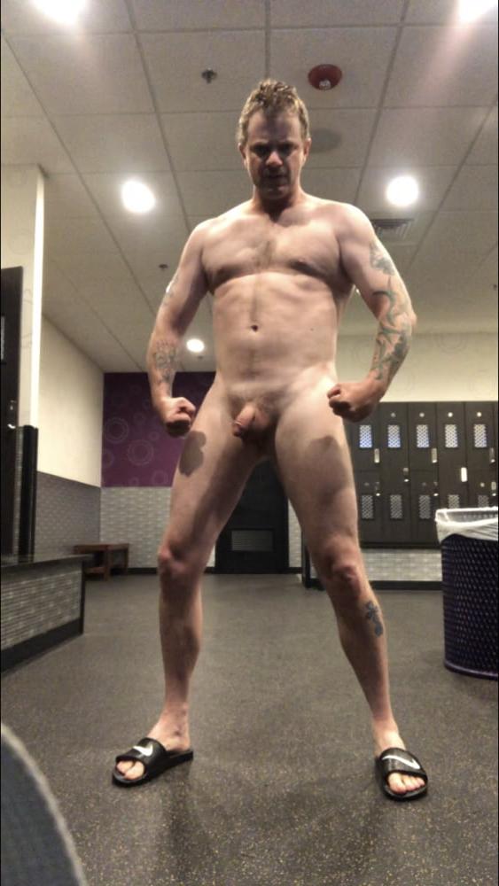11P Gym flex pics