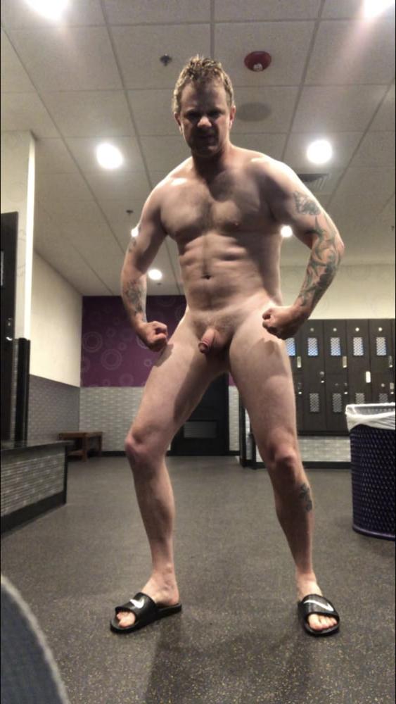11P Gym flex pics